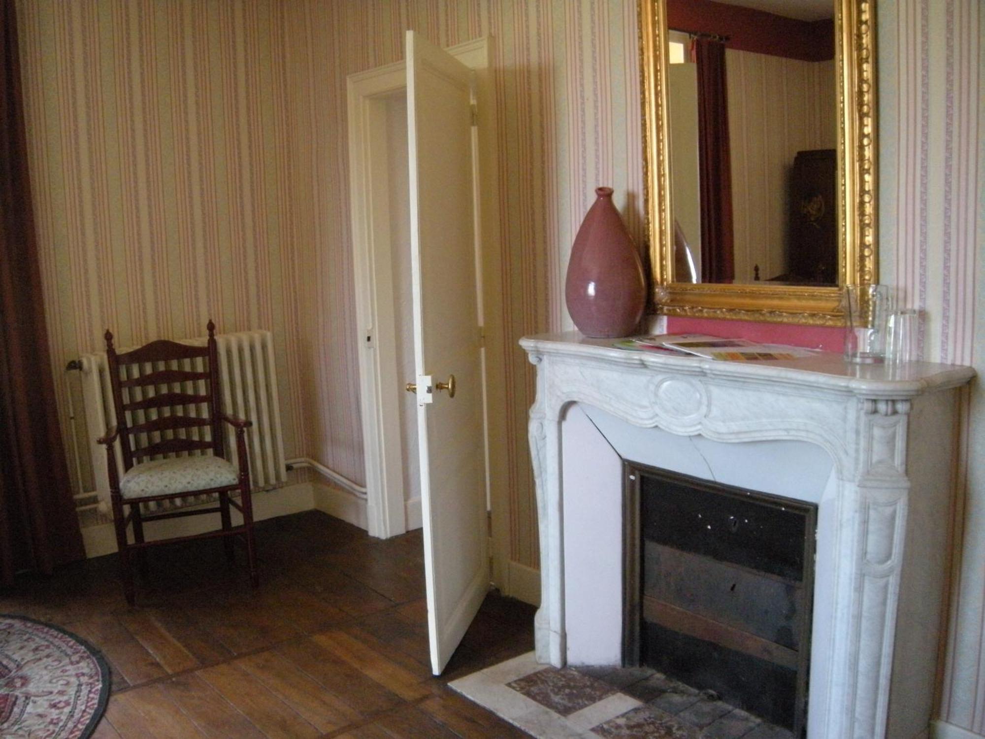 Chateau De Bellefond Lagraulière Екстериор снимка